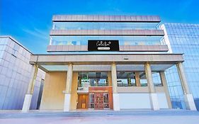 Fabhotel Golden Vista